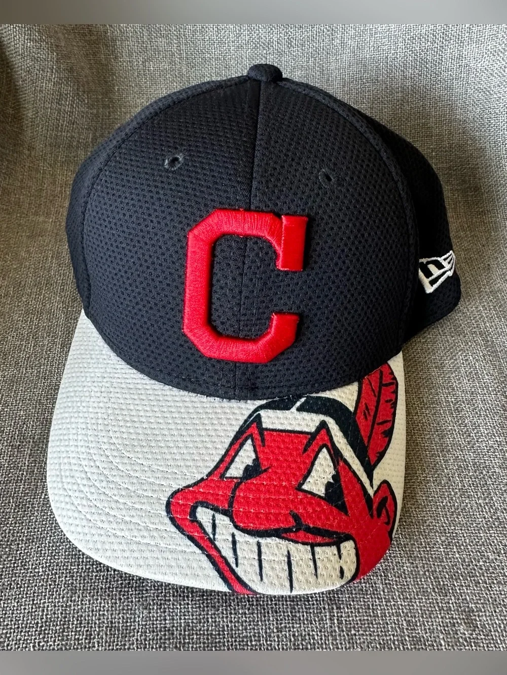 New Era Cleveland Guardians Youth 39Thirty Fitted Cap Hat